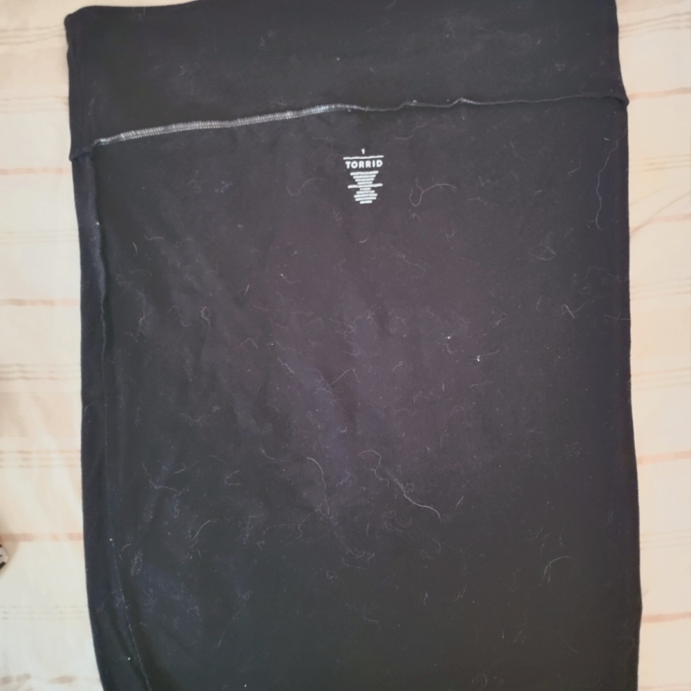 Torrid size 1 pencil skirt.